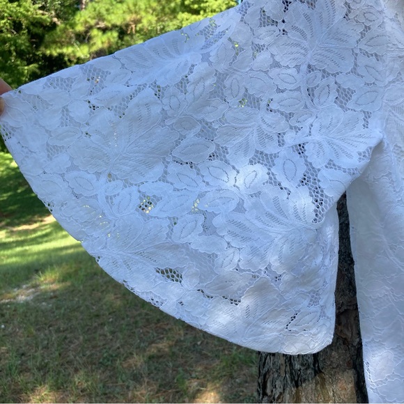 Banana Republic women’s size M, white, lace blouse, w/attached lining, NWT - Picture 2 of 14